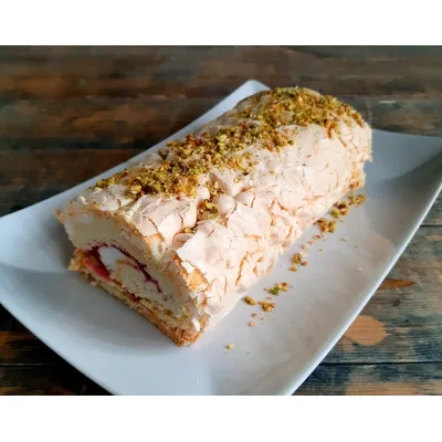 Меренговый рулет манго-маракуйя